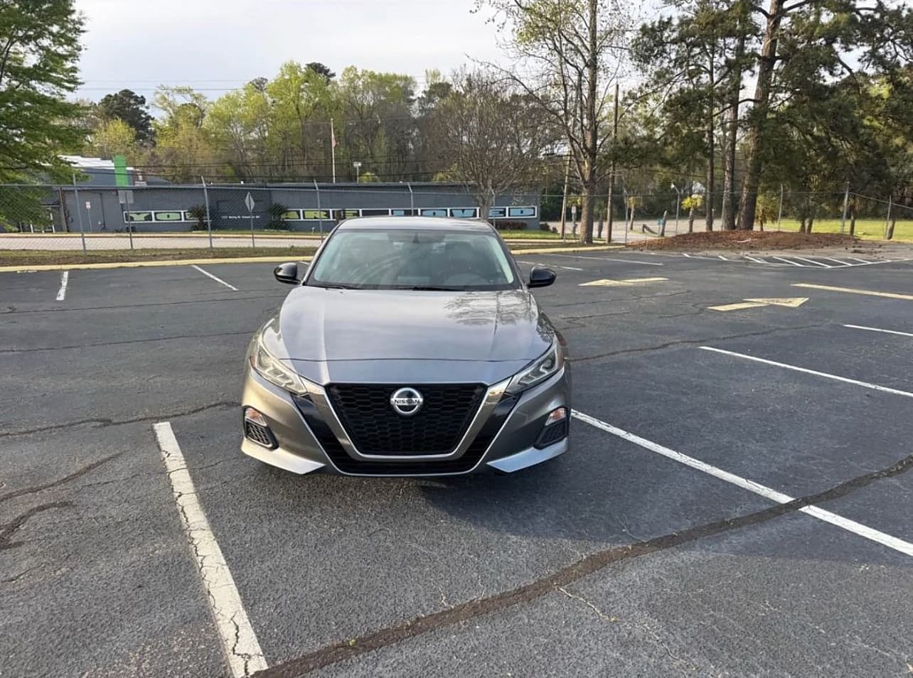 2019 Nissan Altima SR - Photo 2