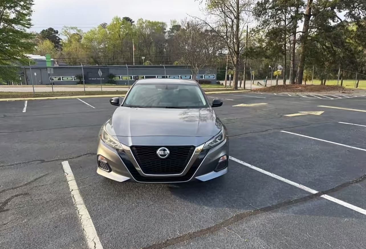 2019 Nissan Altima SR - Photo 5