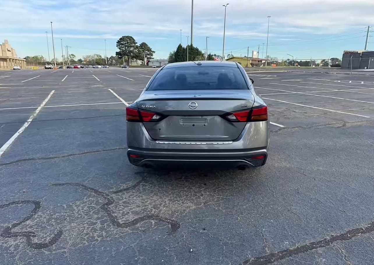 2019 Nissan Altima SR - Photo 7