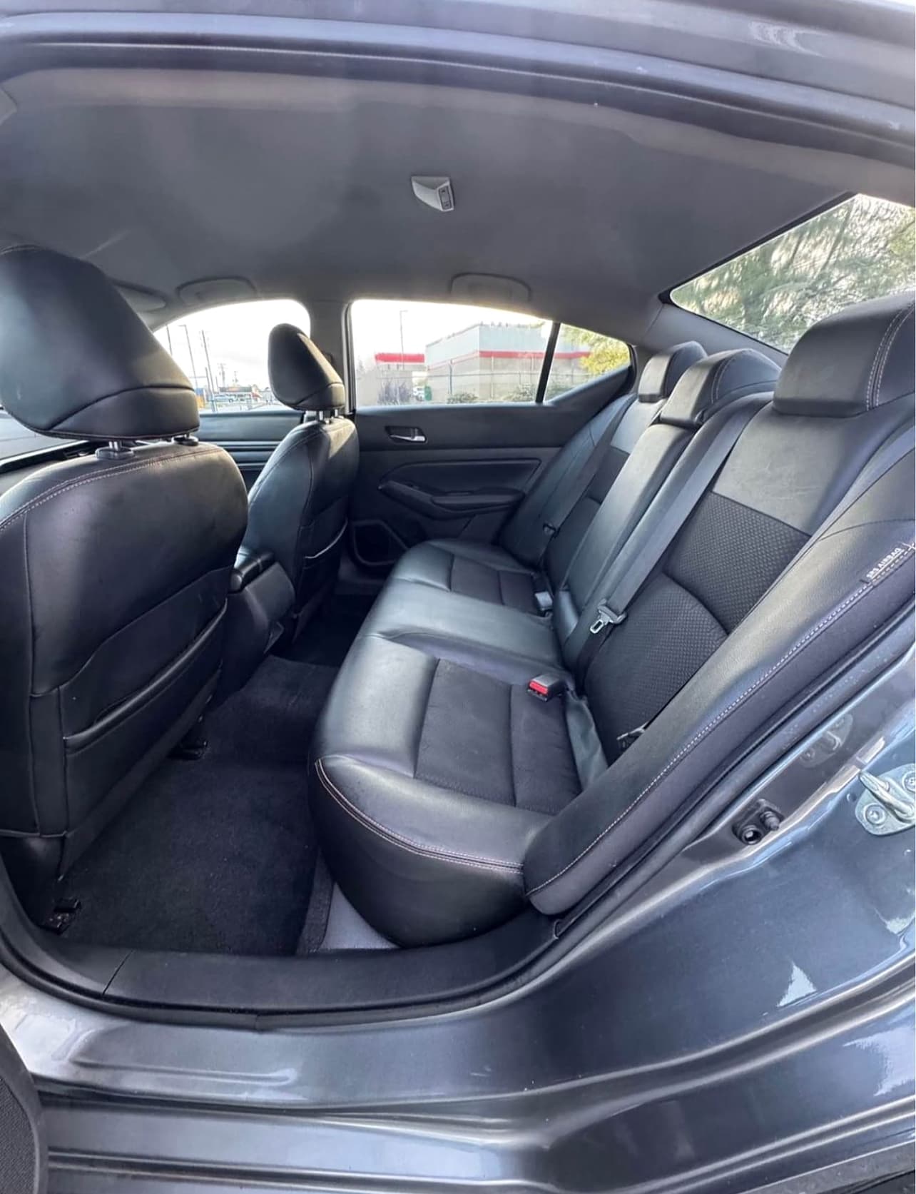 2019 Nissan Altima SR - Photo 10